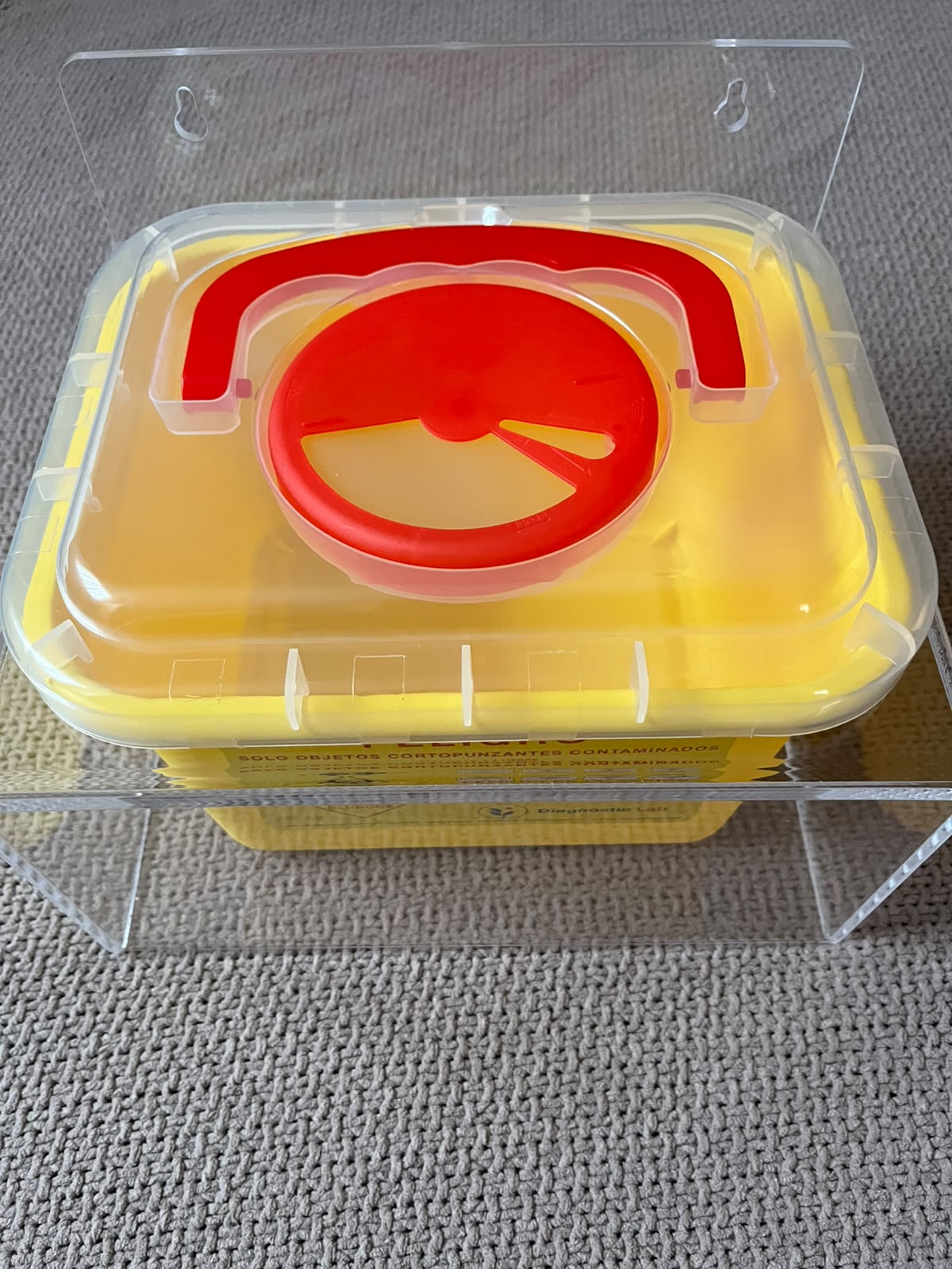 SOPORTE DE ACRÍLICO PARA CAJA CORTOPUNZANTE.5 LITROS - Imagen 4