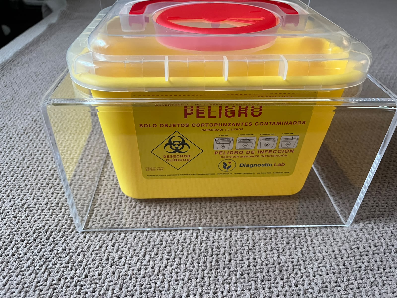 SOPORTE DE ACRÍLICO PARA CAJA CORTOPUNZANTE.5 LITROS - Imagen 5